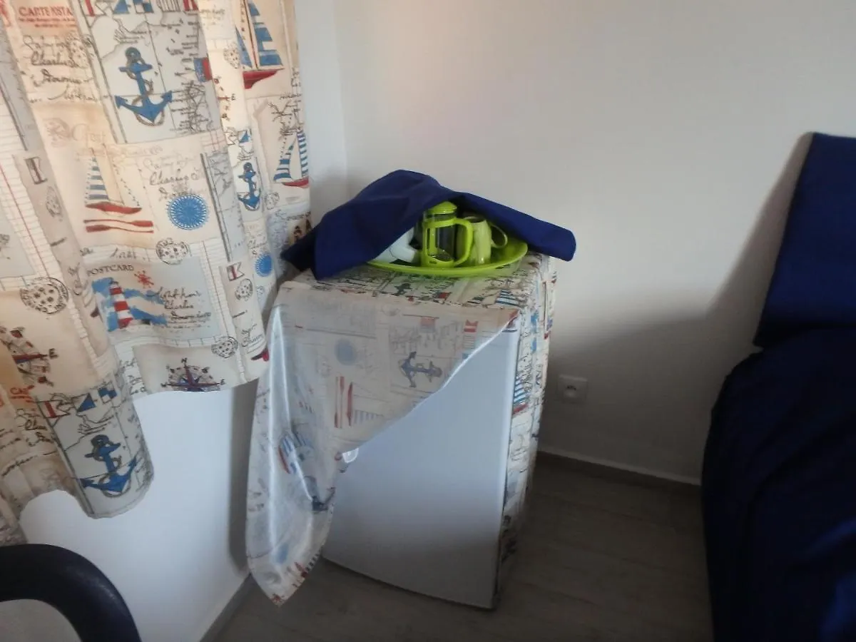 לינה וארוחת בוקר לה מול La Marine 0*,  גוואדלופ